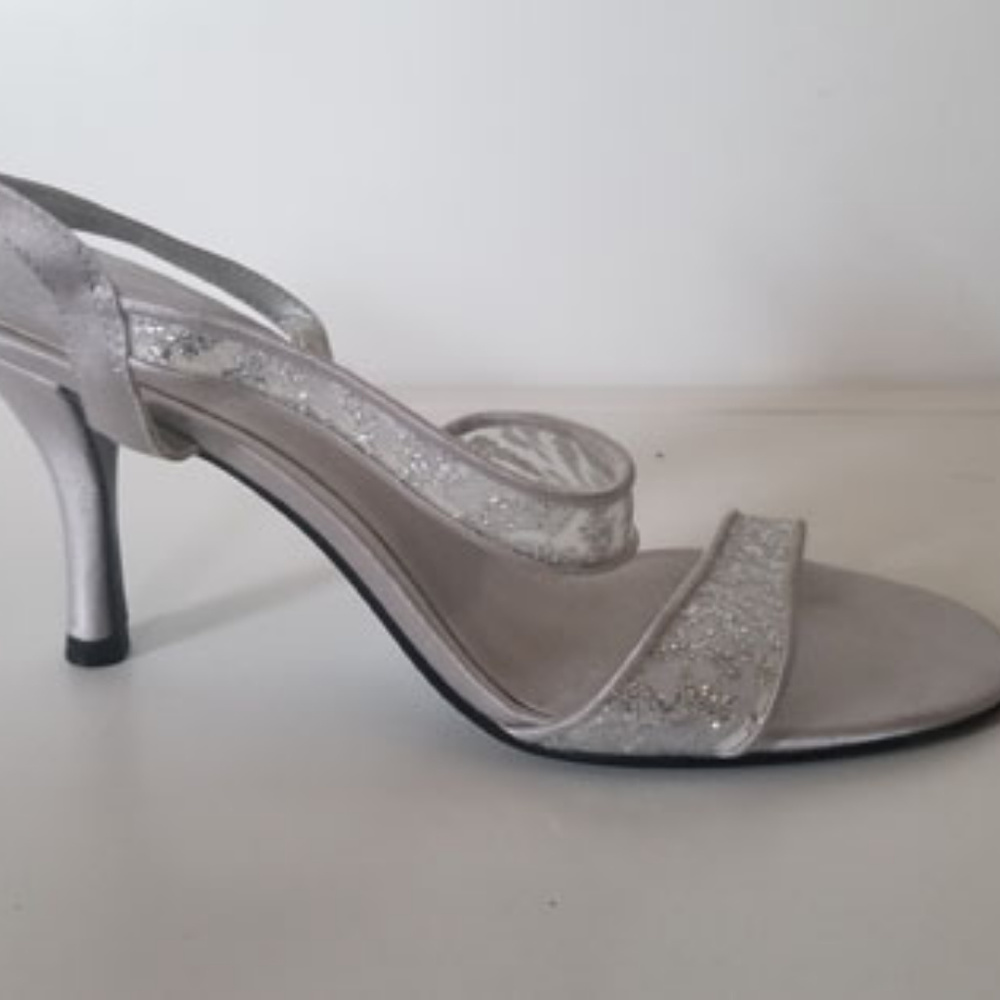 Shoe - Picture 2 of 3